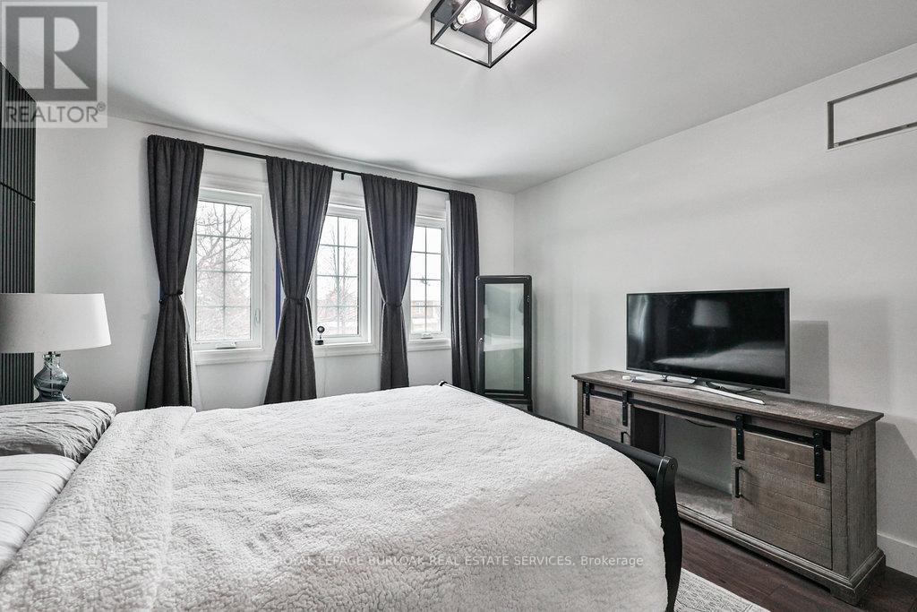 4429 Vallence Drive, Burlington, ON - Indoor Photo Showing Bedroom