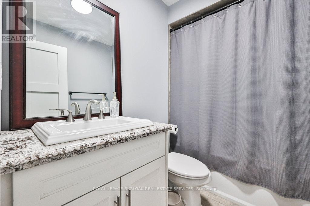 4429 Vallence Drive, Burlington, ON - Indoor Photo Showing Bathroom