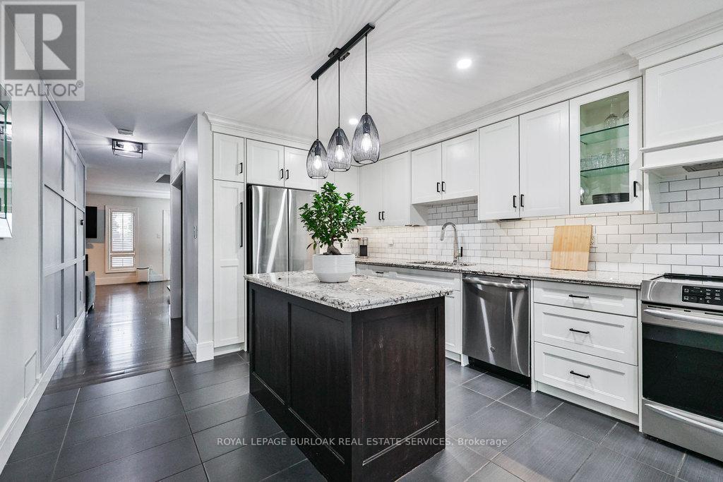 4429 Vallence Drive, Burlington, ON - Indoor Photo Showing Kitchen With Stainless Steel Kitchen With Upgraded Kitchen