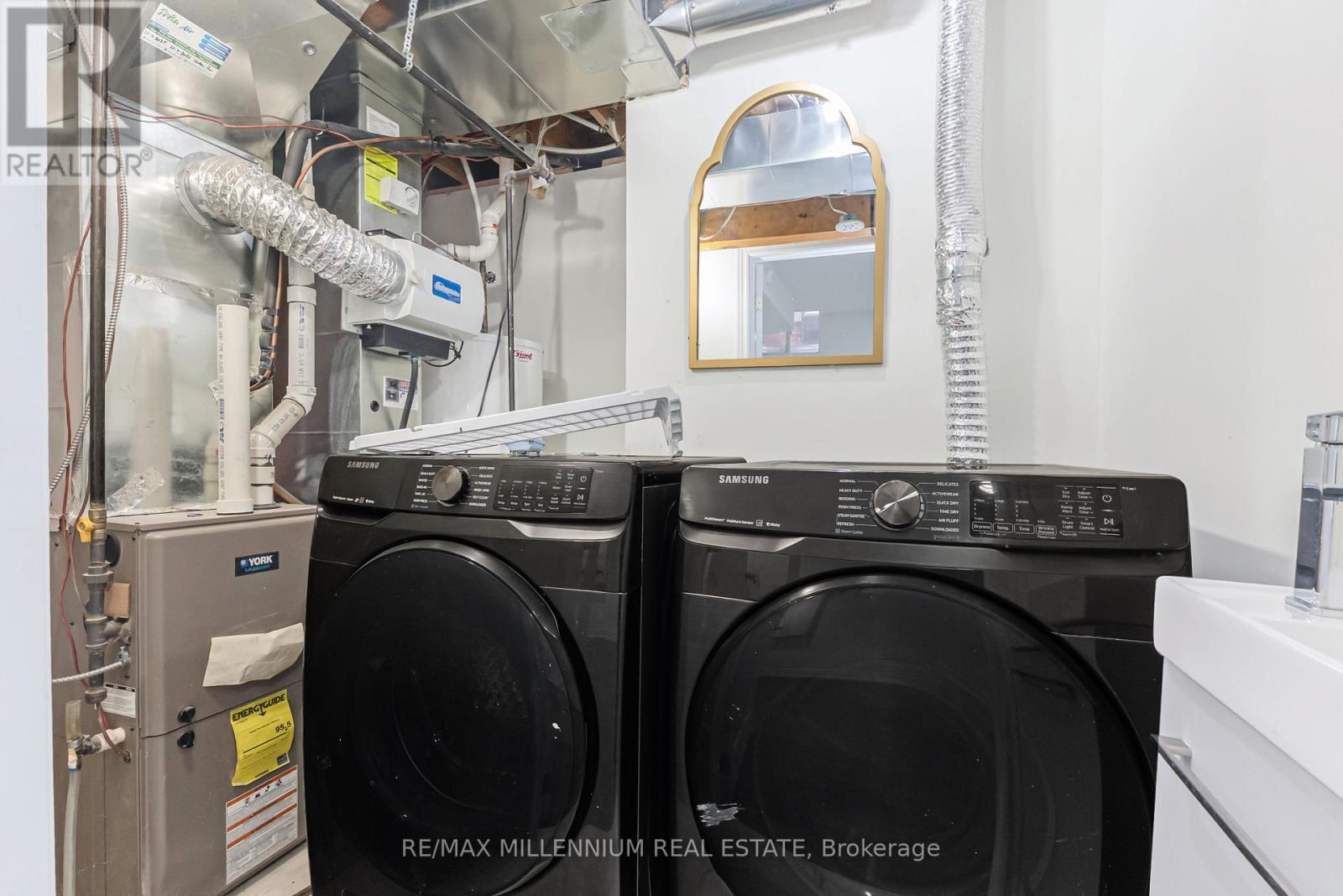 5 Haverty Trail, Brampton, ON - Indoor Photo Showing Laundry Room