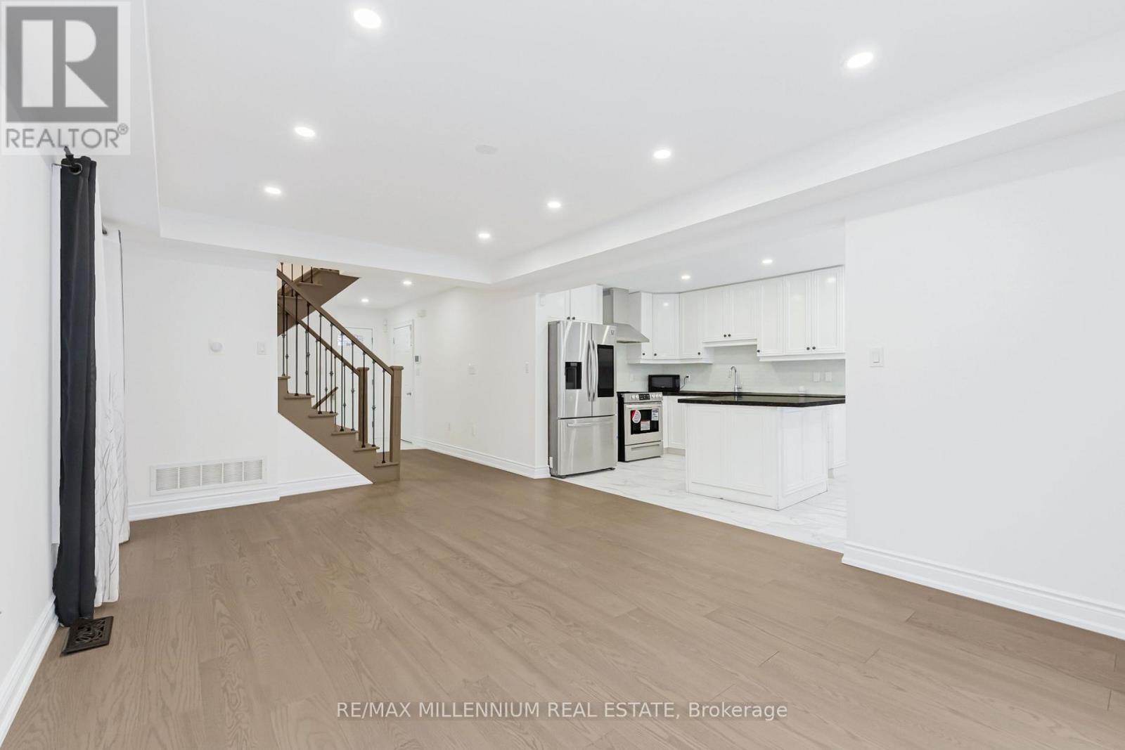 5 Haverty Trail, Brampton, ON - Indoor Photo Showing Kitchen