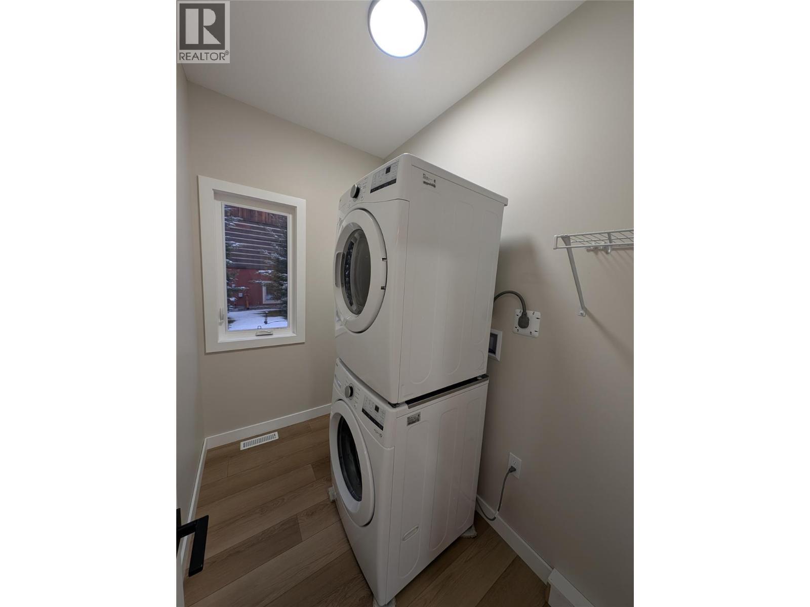7114 Morgan Lane, Radium Hot Springs, BC - Indoor Photo Showing Laundry Room
