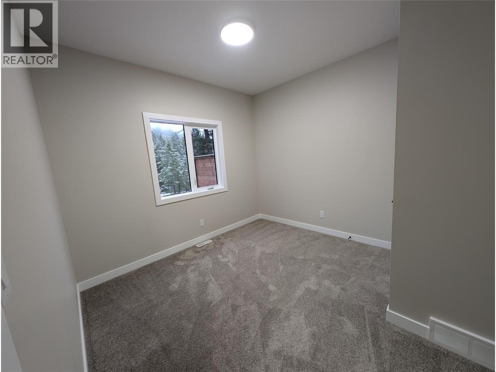 7114 Morgan Lane, Radium Hot Springs, BC - Indoor Photo Showing Other Room