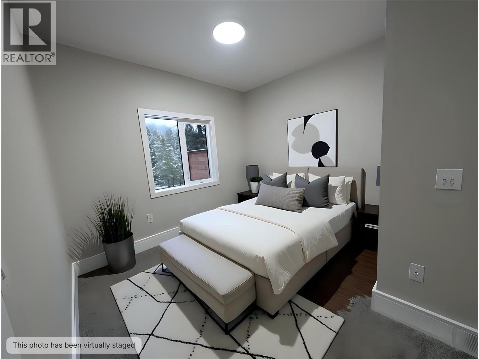 7114 Morgan Lane, Radium Hot Springs, BC - Indoor Photo Showing Bedroom