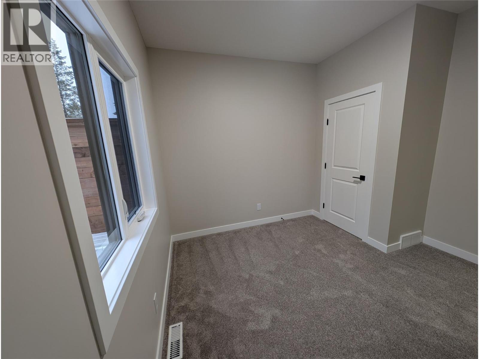 7114 Morgan Lane, Radium Hot Springs, BC - Indoor Photo Showing Other Room