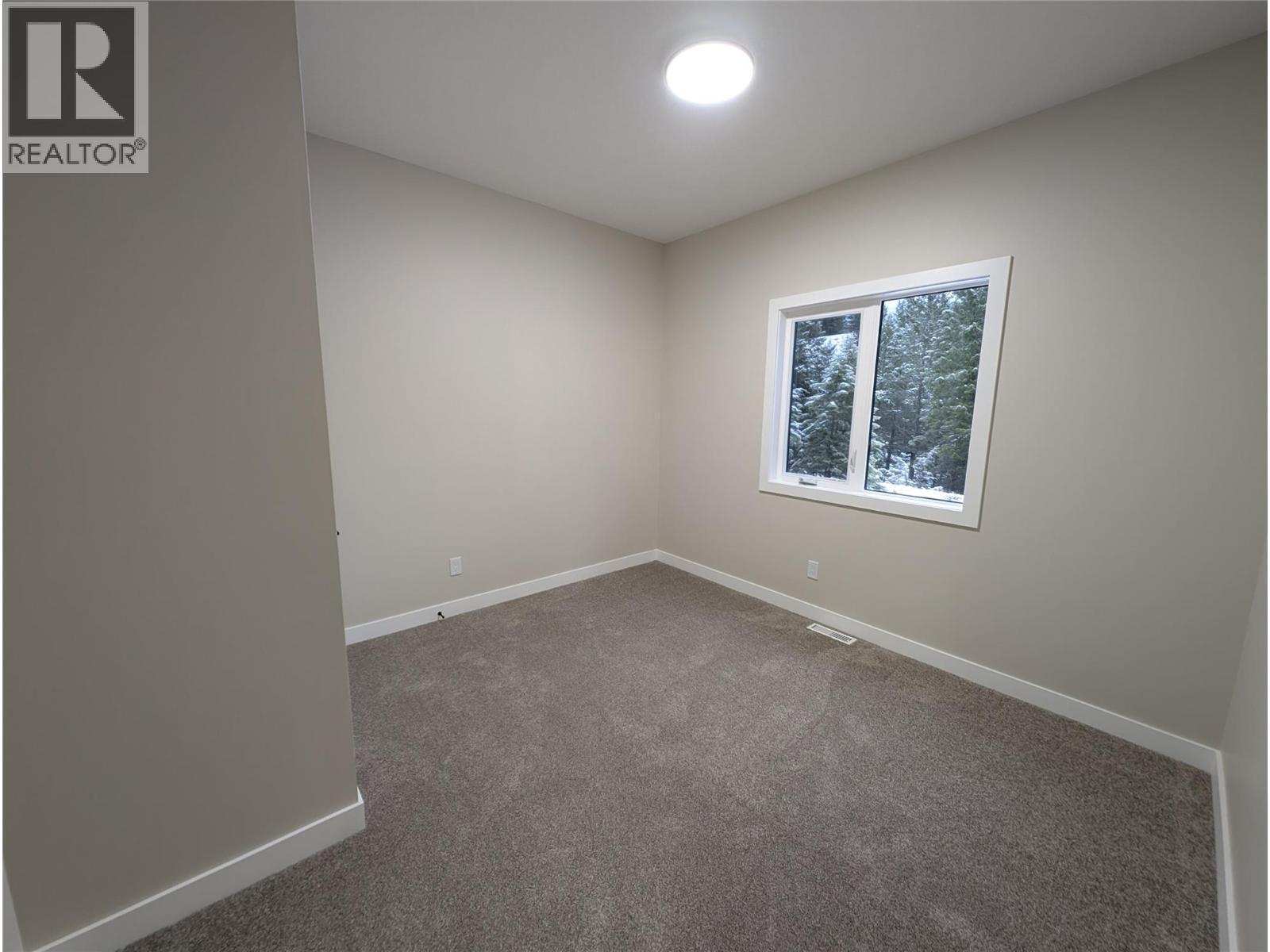 7114 Morgan Lane, Radium Hot Springs, BC - Indoor Photo Showing Other Room