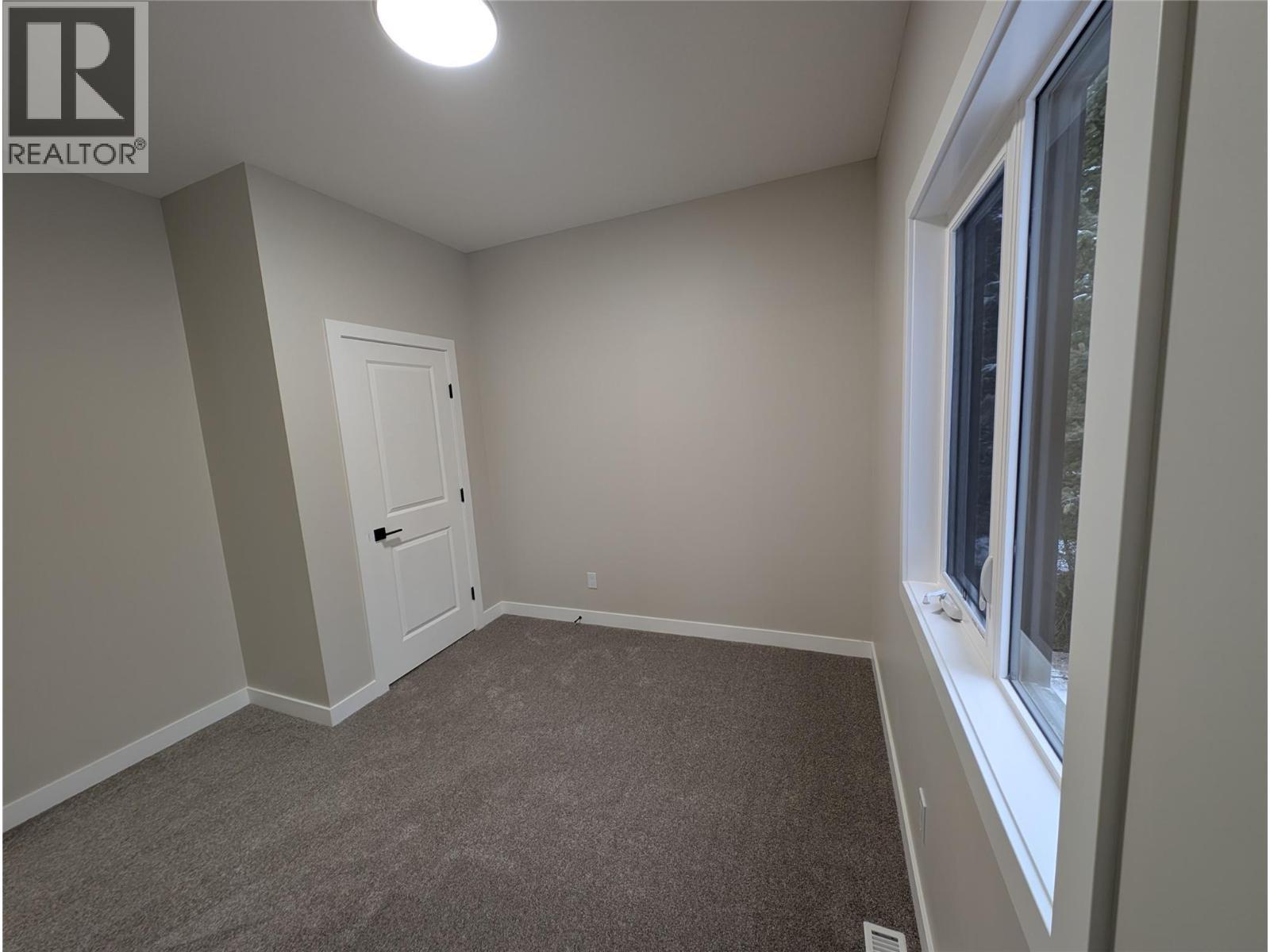 7114 Morgan Lane, Radium Hot Springs, BC - Indoor Photo Showing Other Room