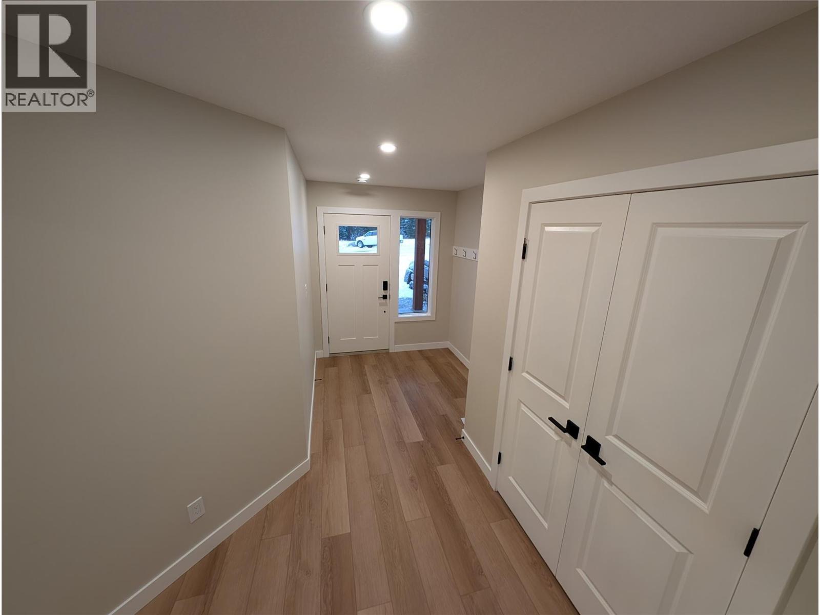 7114 Morgan Lane, Radium Hot Springs, BC - Indoor Photo Showing Other Room