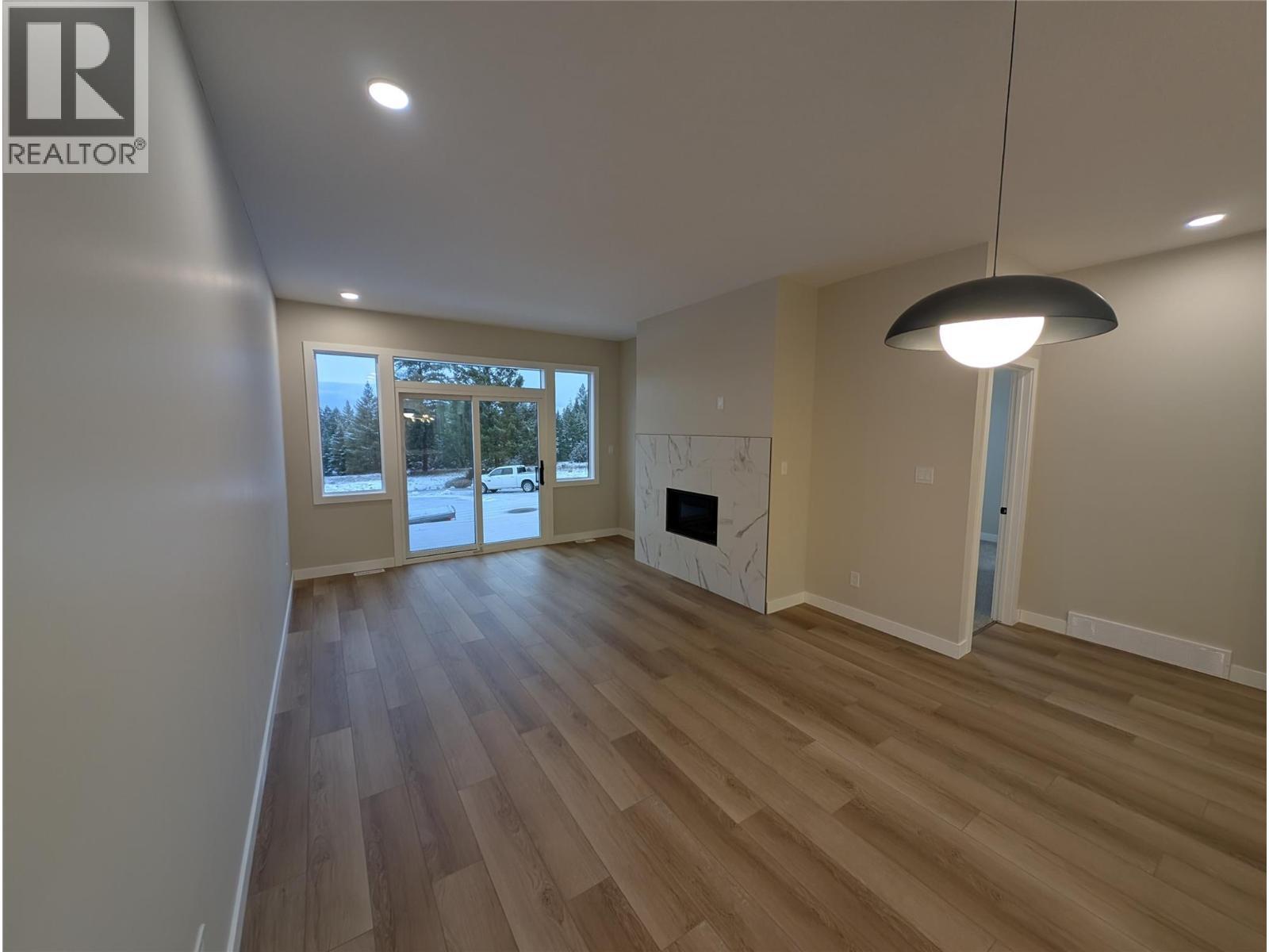 7114 Morgan Lane, Radium Hot Springs, BC - Indoor Photo Showing Other Room With Fireplace