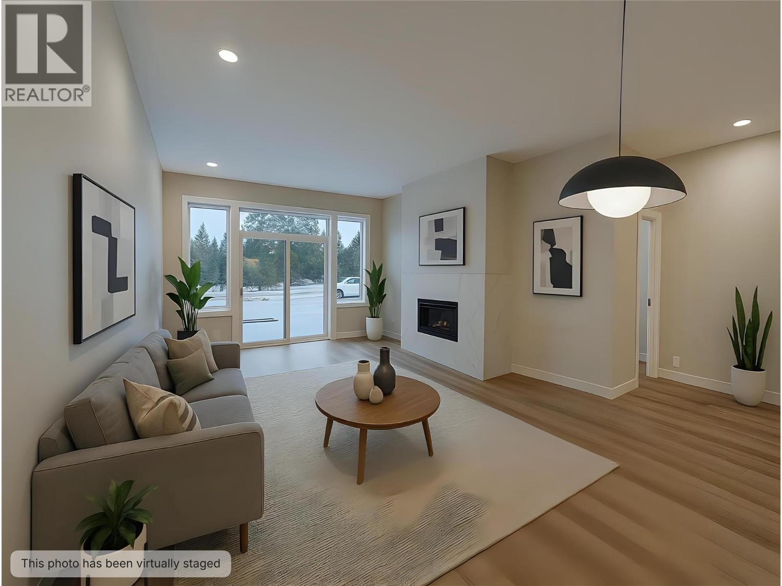 7114 Morgan Lane, Radium Hot Springs, BC - Indoor Photo Showing Living Room