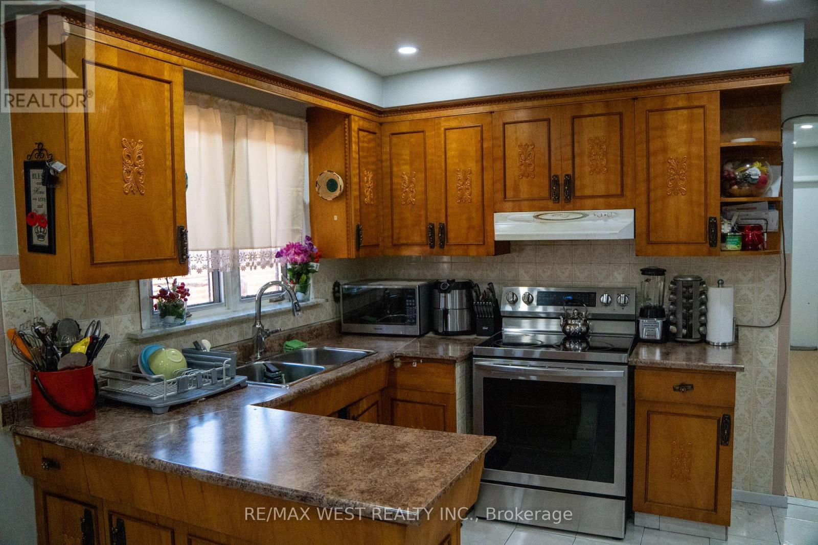 3 Lakeland Drive, Toronto, ON - Indoor Photo Showing Kitchen With Double Sink