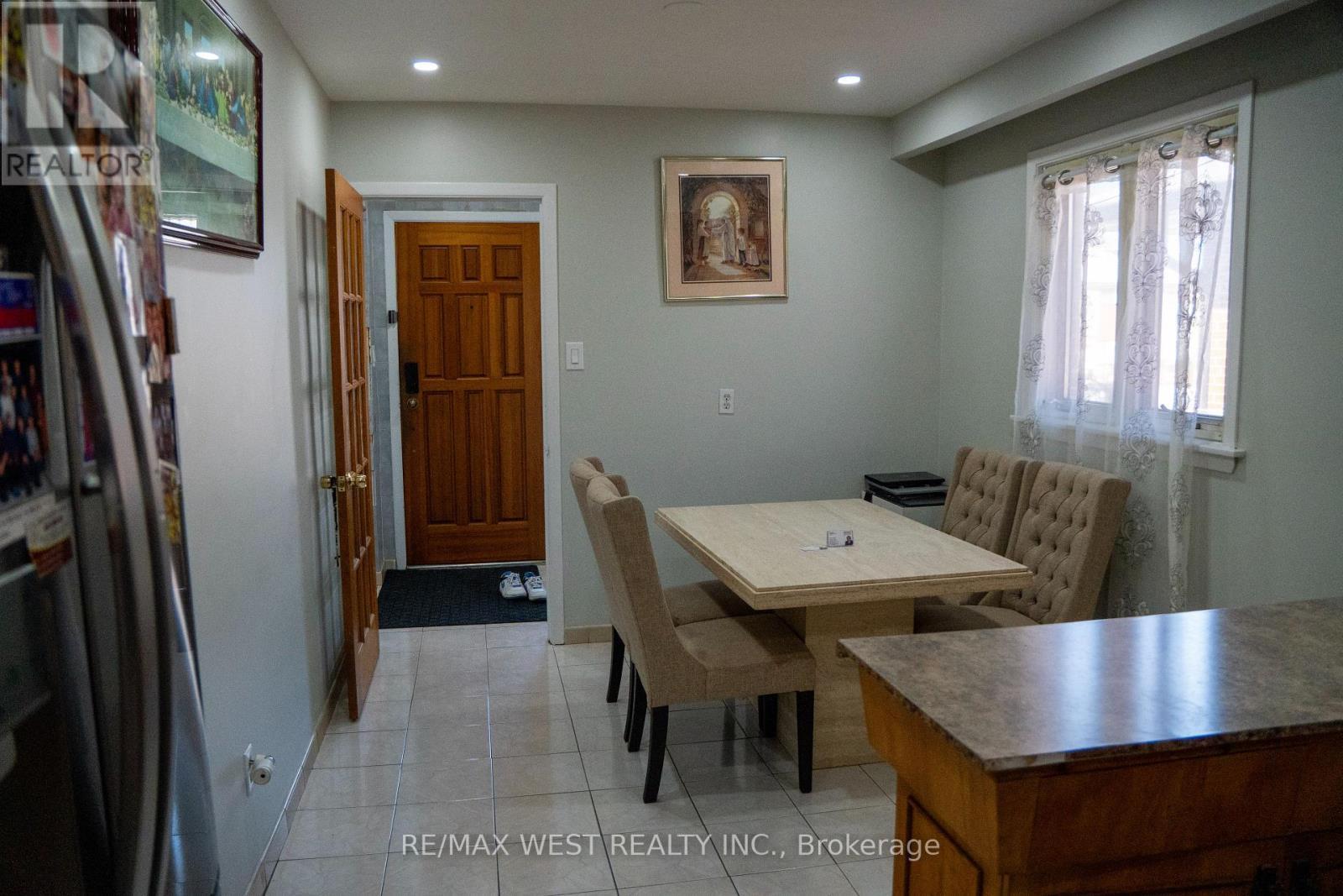 3 Lakeland Drive, Toronto, ON - Indoor