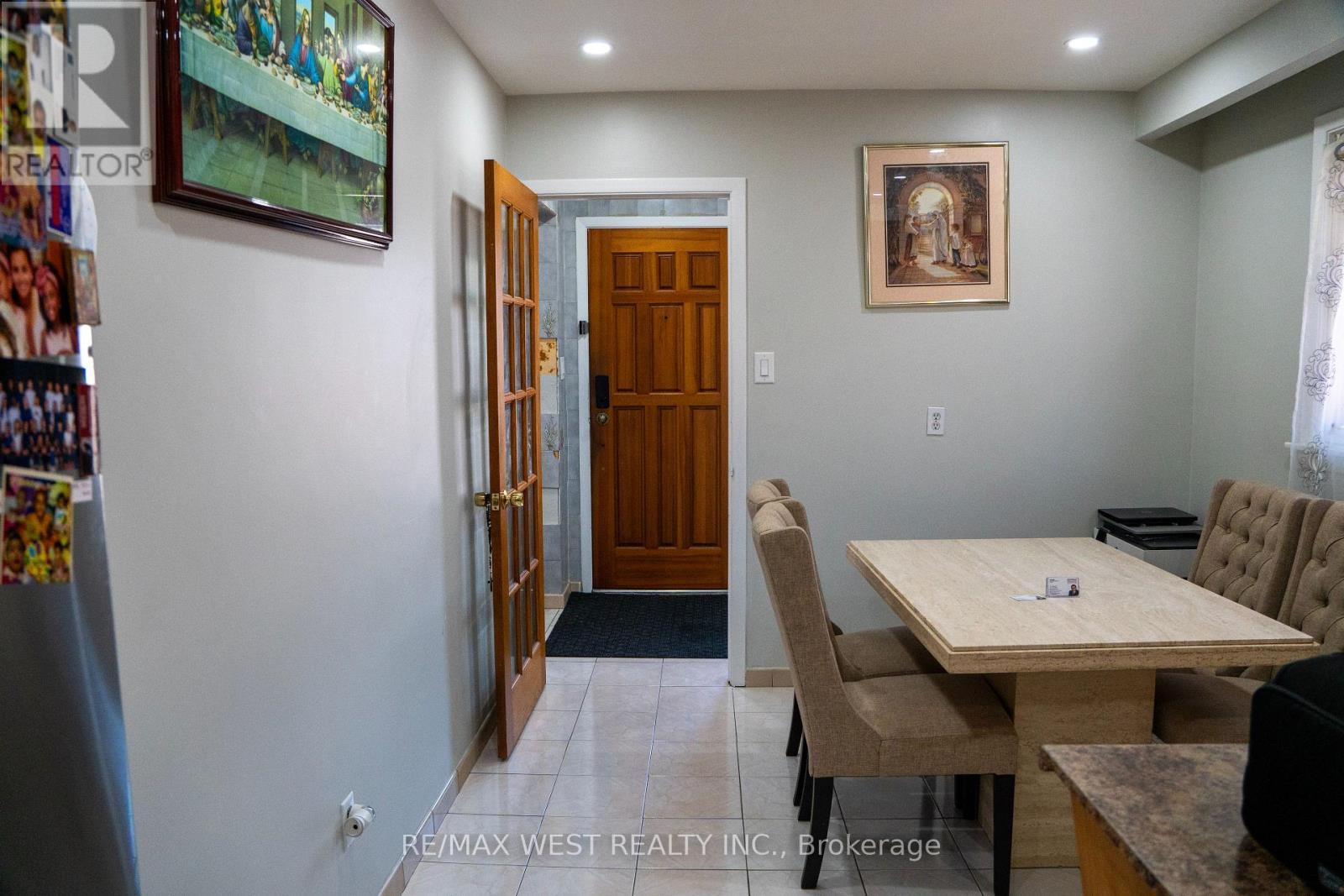 3 Lakeland Drive, Toronto, ON - Indoor