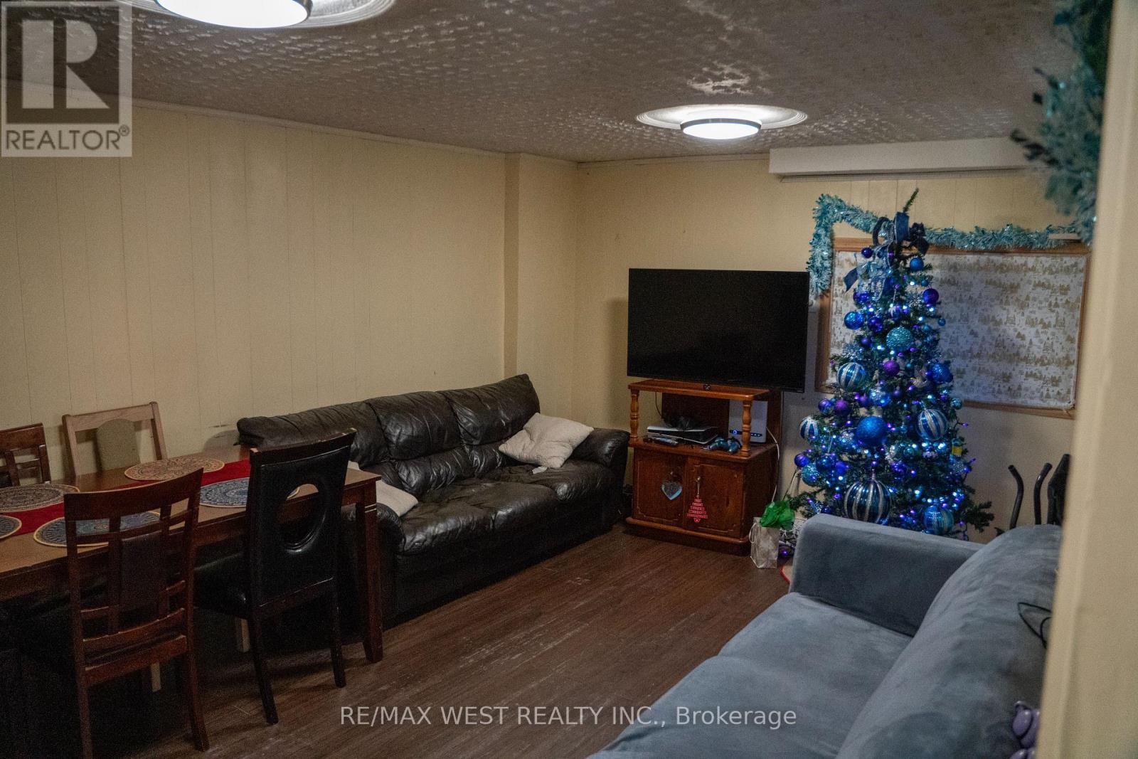 3 Lakeland Drive, Toronto, ON - Indoor