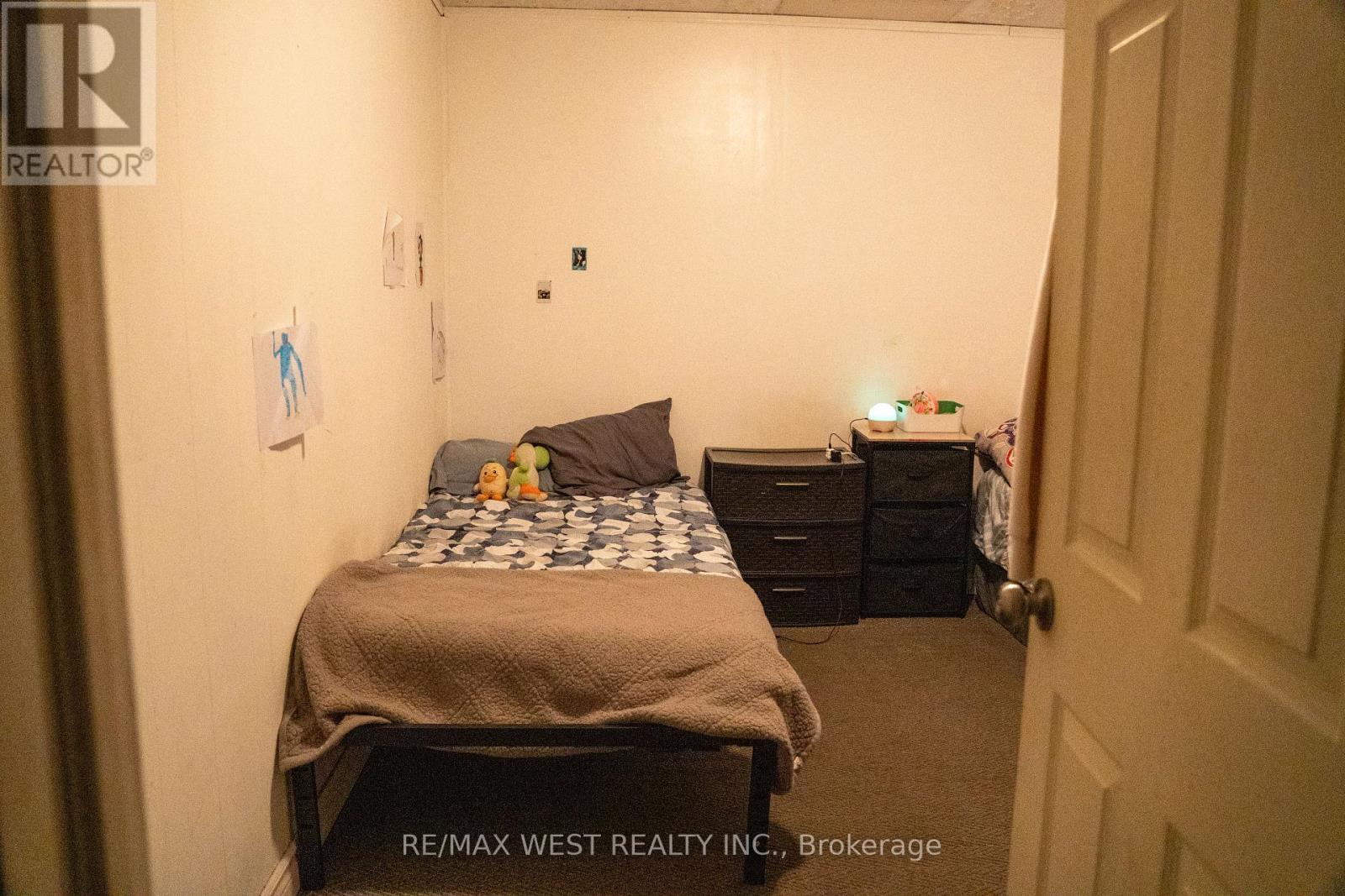 3 Lakeland Drive, Toronto, ON - Indoor Photo Showing Bedroom