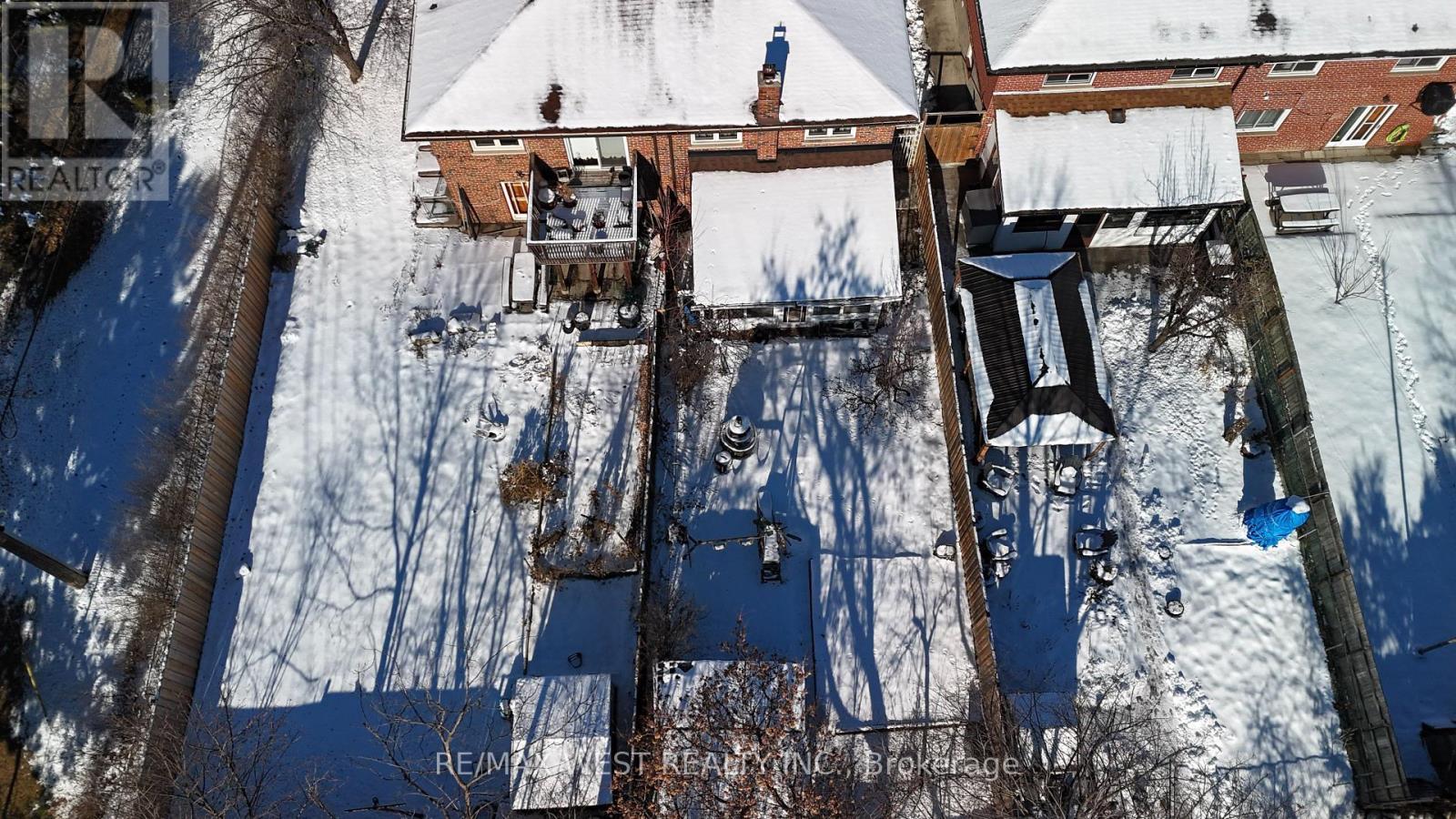 3 Lakeland Drive, Toronto, ON - With Storage