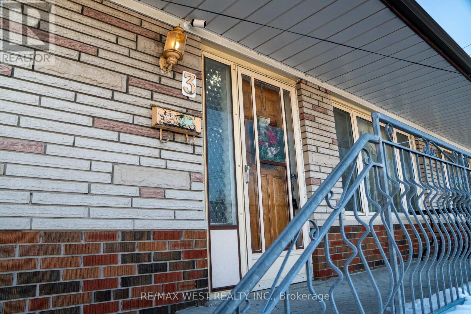 3 Lakeland Drive, Toronto, ON - Outdoor