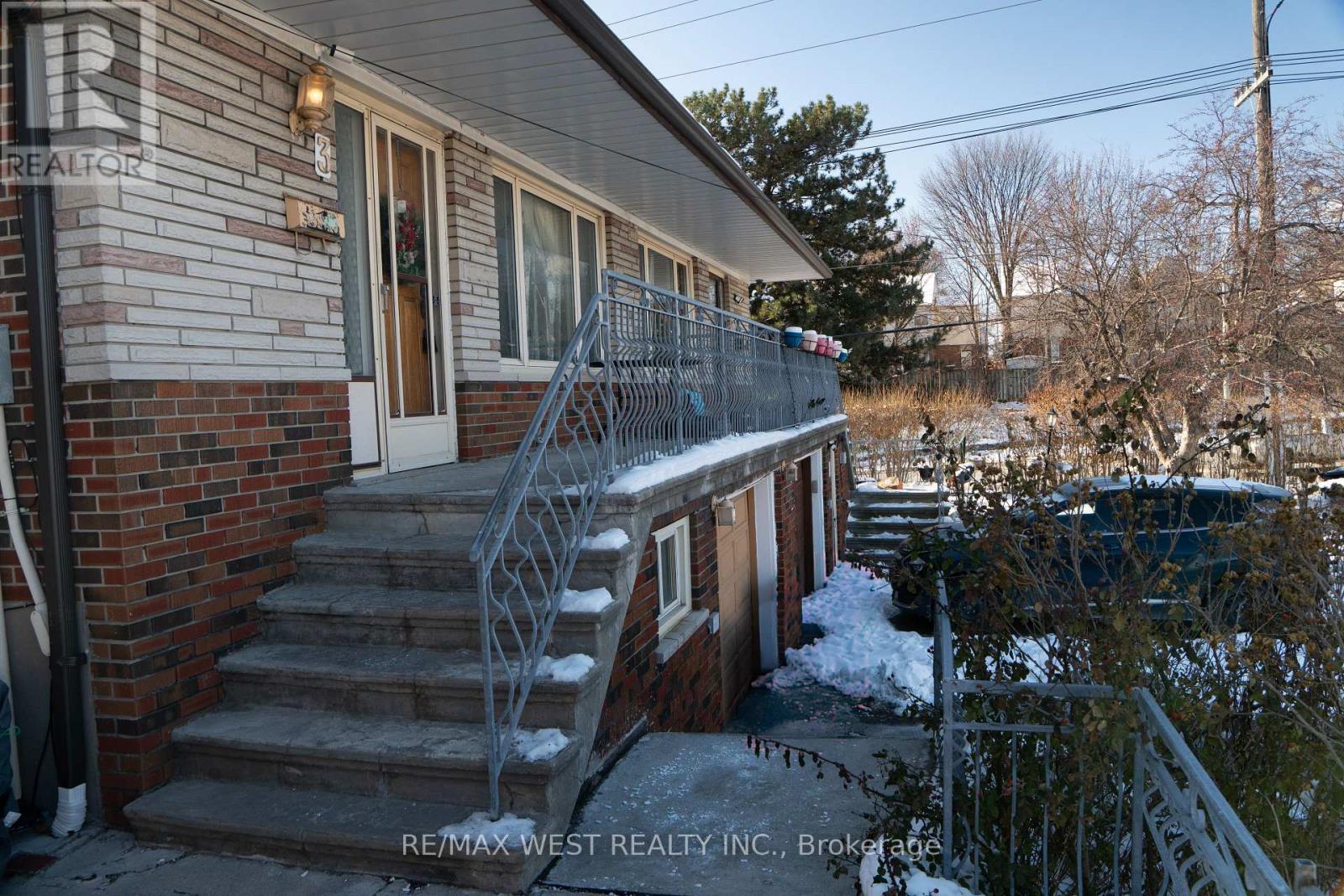 3 Lakeland Drive, Toronto, ON - Outdoor