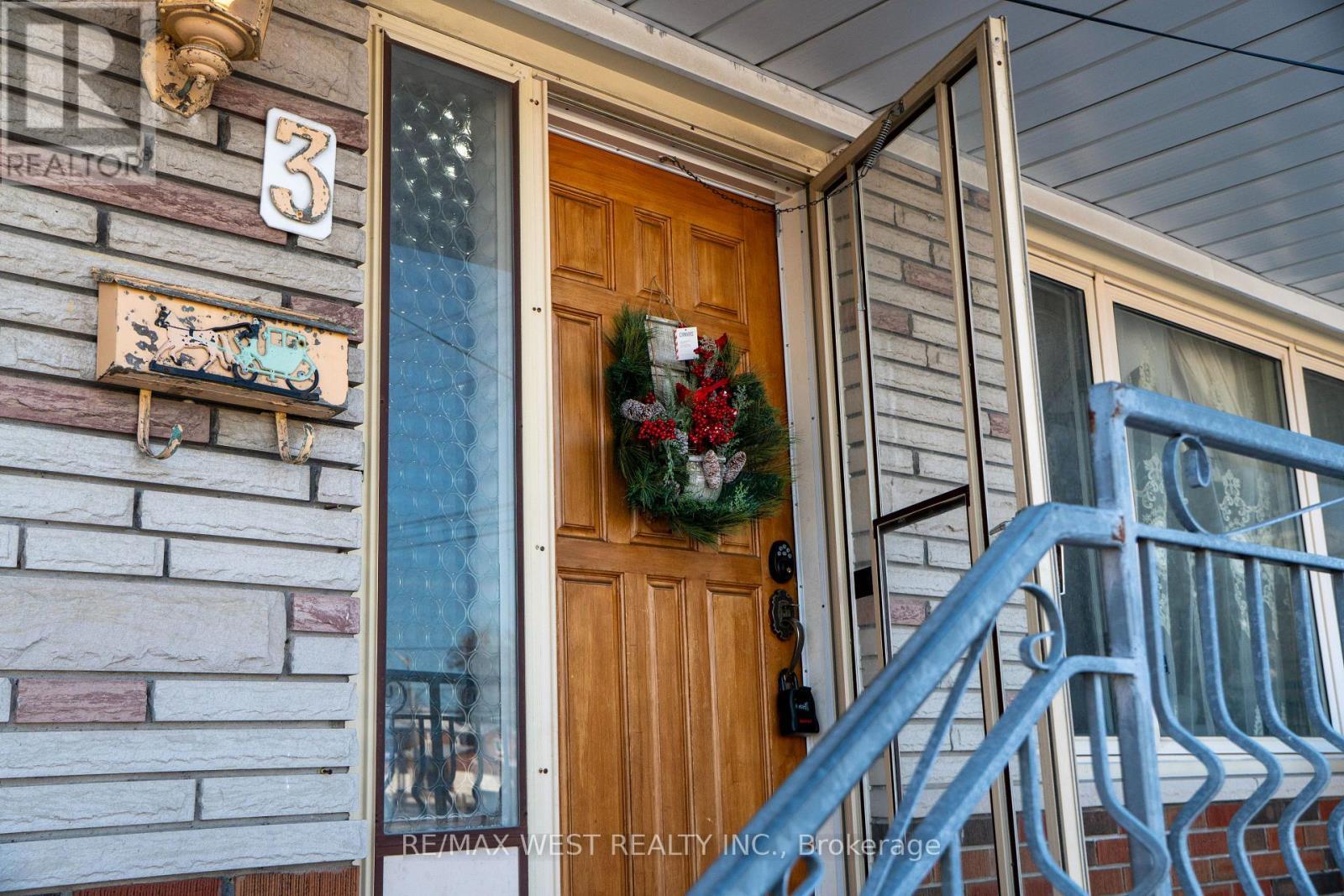 3 Lakeland Drive, Toronto, ON - Outdoor