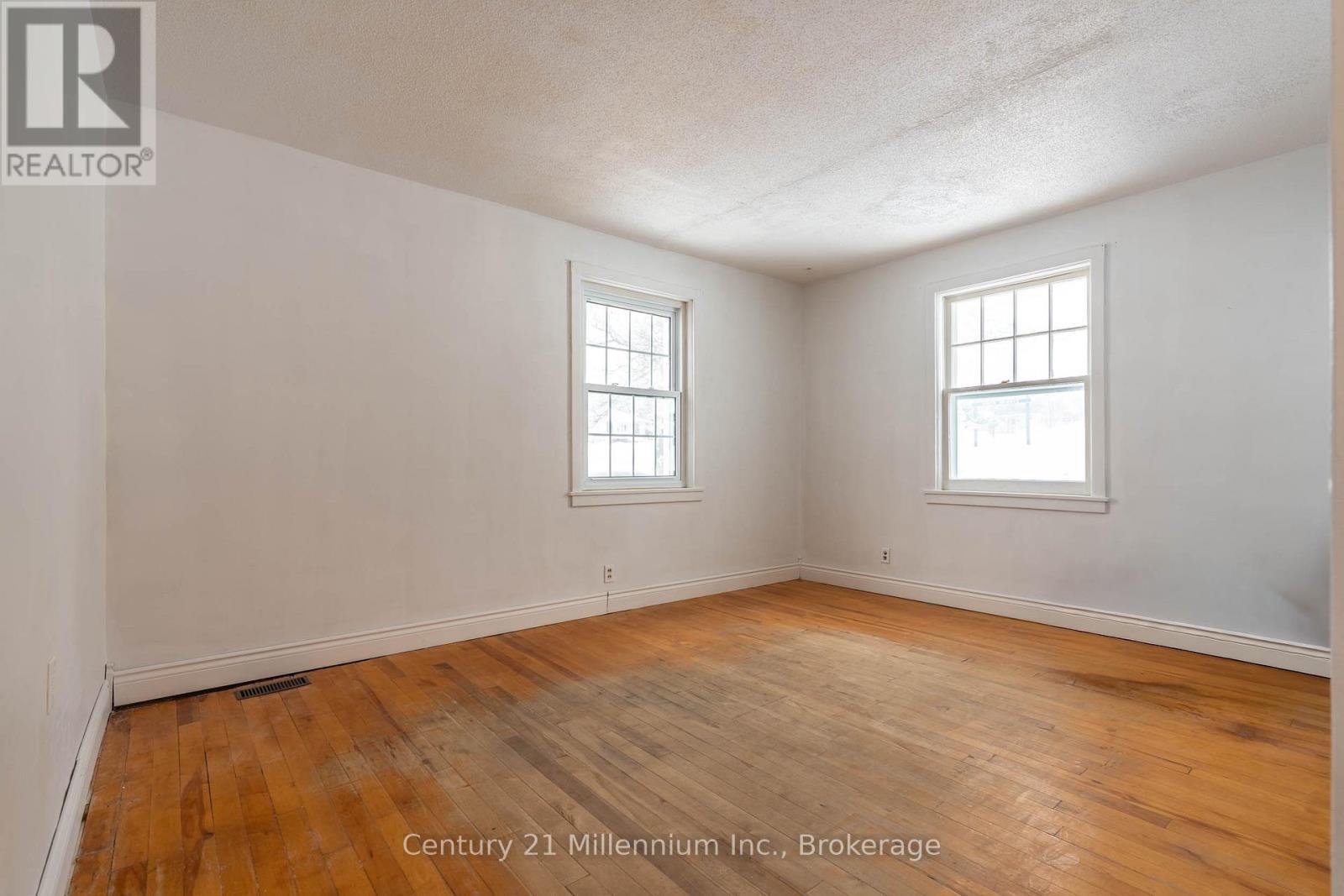 701 5Th Street E, Owen Sound, ON - Indoor Photo Showing Other Room