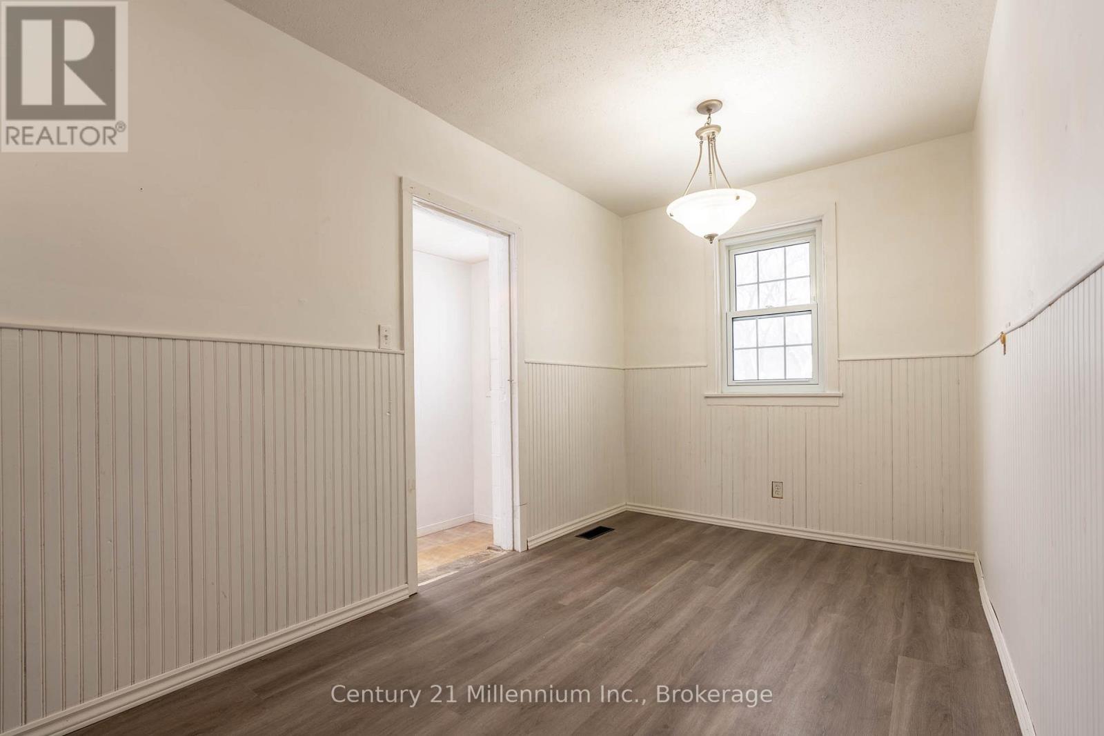 701 5Th Street E, Owen Sound, ON - Indoor Photo Showing Other Room