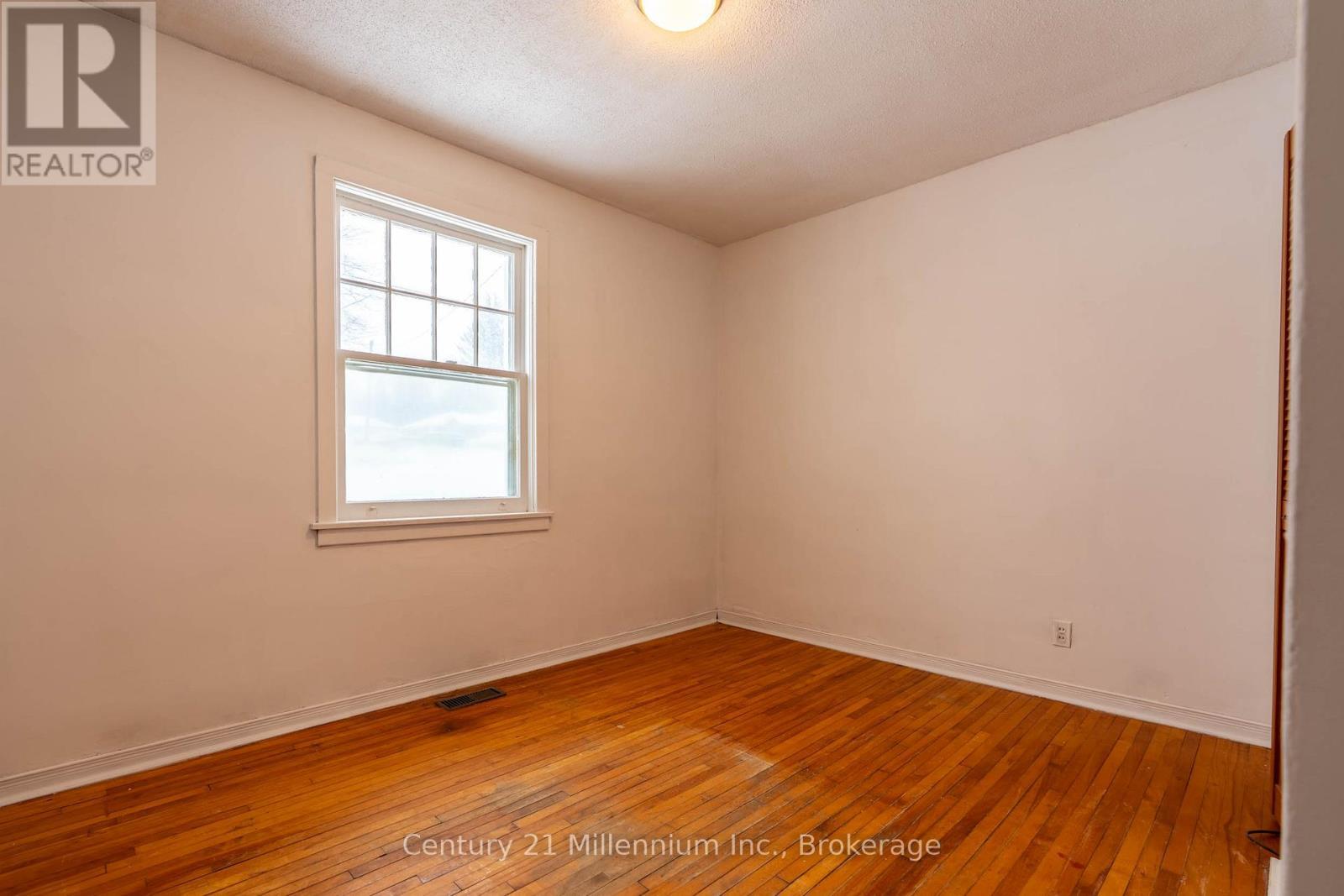 Bed 1 - 701 5Th Street E, Owen Sound, ON - Indoor Photo Showing Other Room