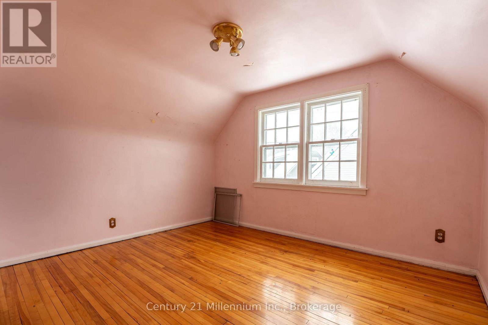 Bed 4 - 701 5Th Street E, Owen Sound, ON - Indoor Photo Showing Other Room