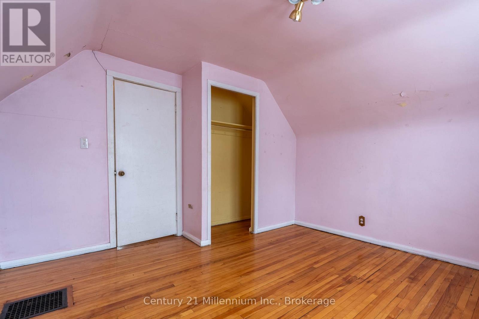 701 5Th Street E, Owen Sound, ON - Indoor Photo Showing Other Room
