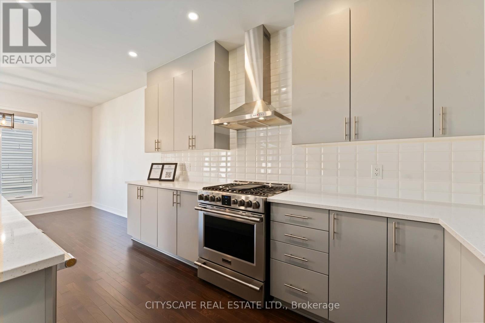 617 Kenabeek Terrace, Ottawa, ON - Indoor Photo Showing Kitchen With Upgraded Kitchen