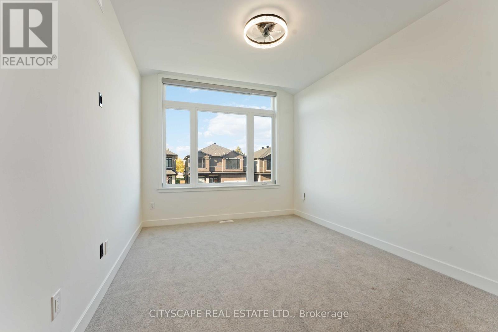 617 Kenabeek Terrace, Ottawa, ON - Indoor Photo Showing Other Room