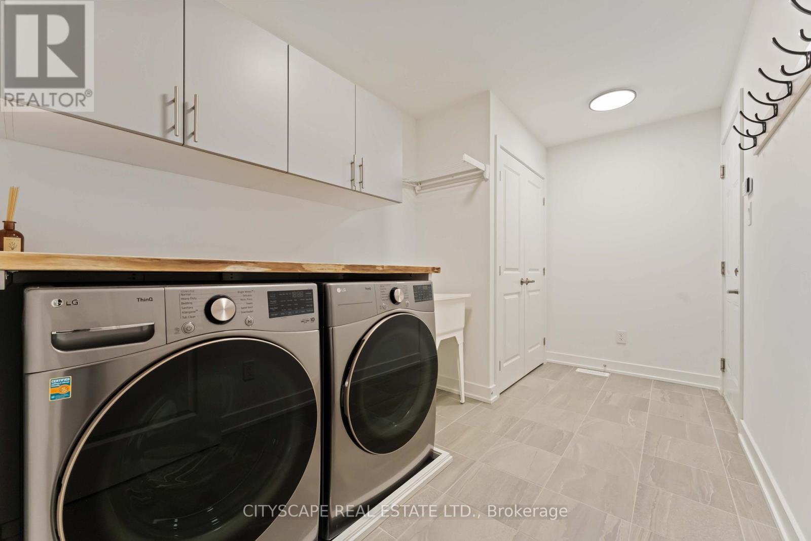 617 Kenabeek Terrace, Ottawa, ON - Indoor Photo Showing Laundry Room