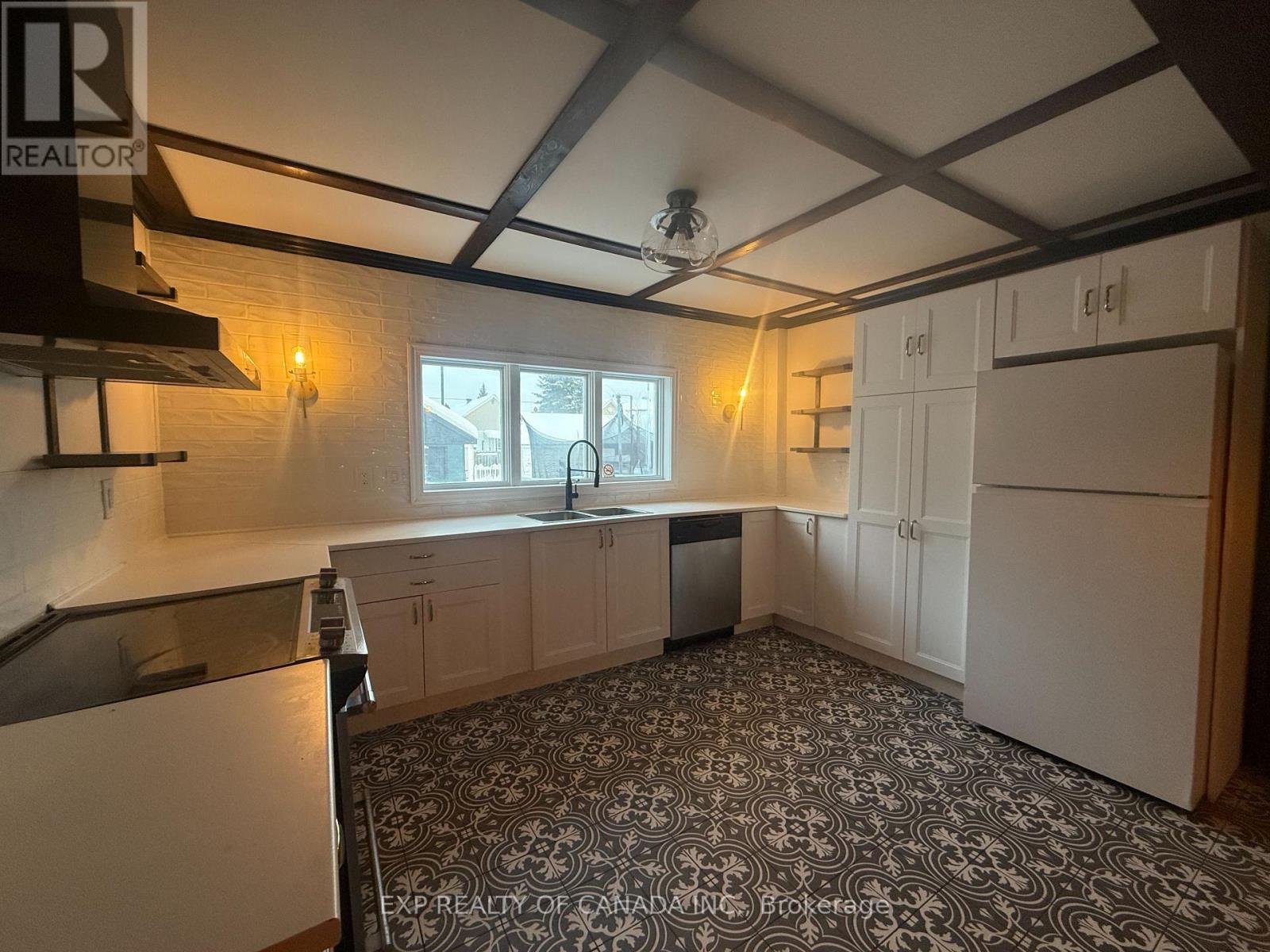 348 Maple Street S, Timmins (Ts - Se), ON - Indoor Photo Showing Kitchen With Double Sink