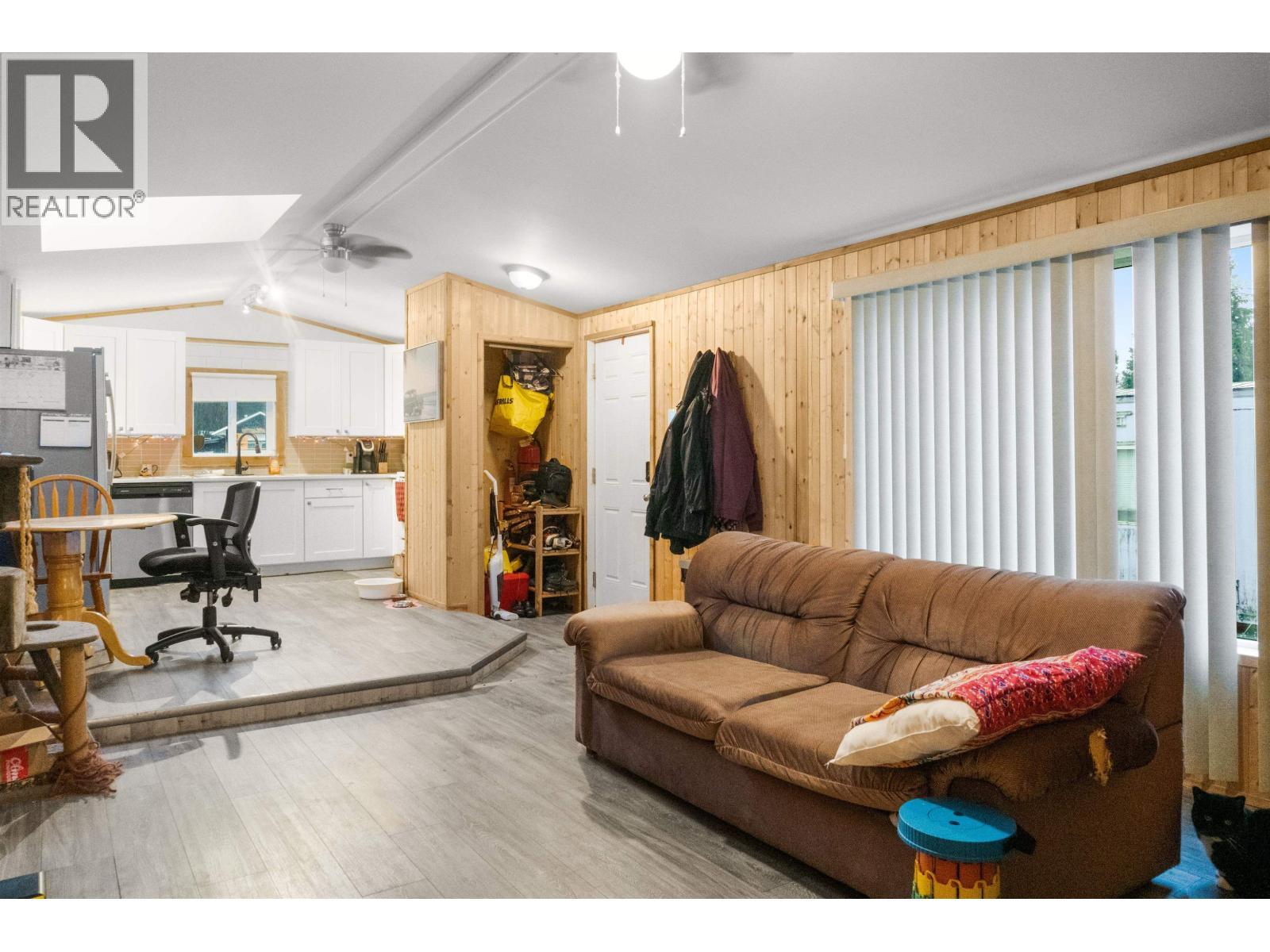 48 584 Columbia Avenue, Kitimat, BC - Indoor Photo Showing Living Room