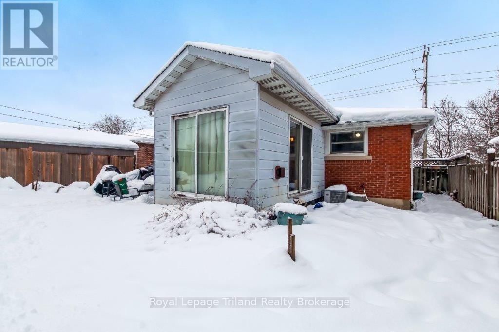 772 Devonshire Avenue E, Woodstock (Woodstock - North), ON - Outdoor
