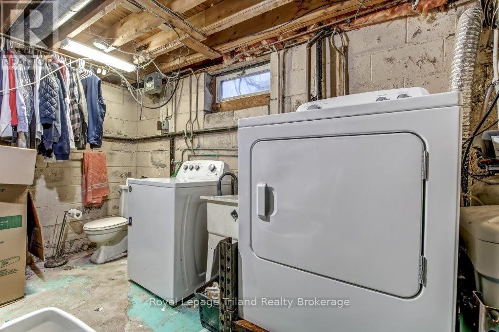 772 Devonshire Avenue E, Woodstock (Woodstock - North), ON - Indoor Photo Showing Laundry Room