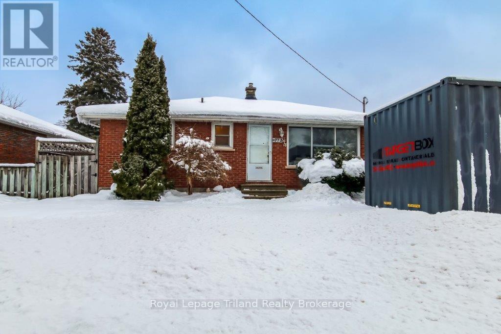772 Devonshire Avenue E, Woodstock (Woodstock - North), ON - Outdoor