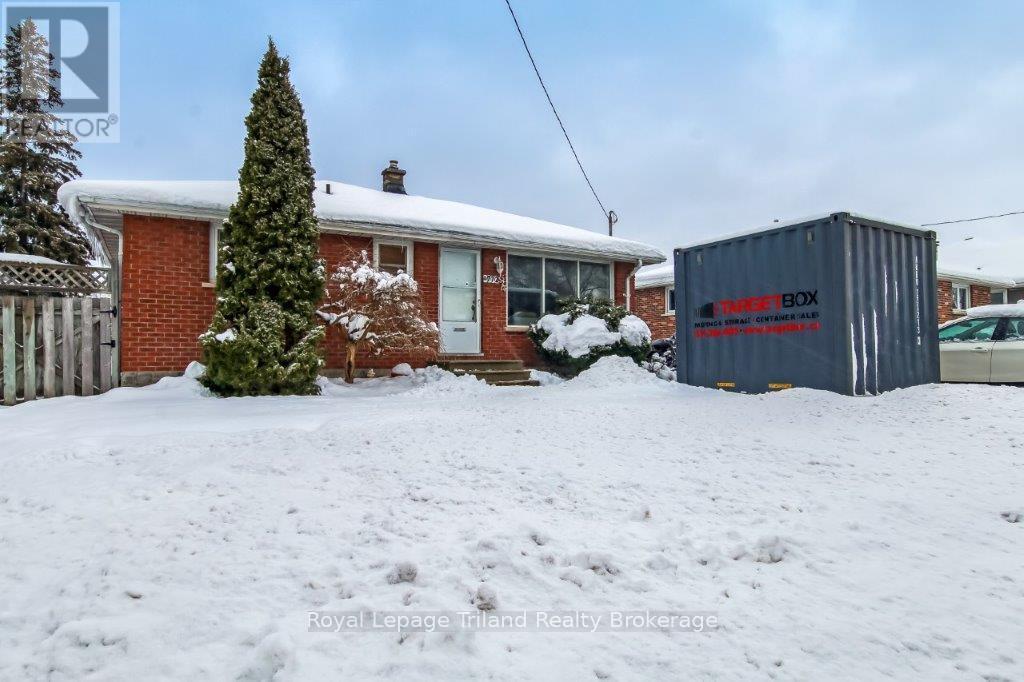 772 Devonshire Avenue E, Woodstock (Woodstock - North), ON - Outdoor