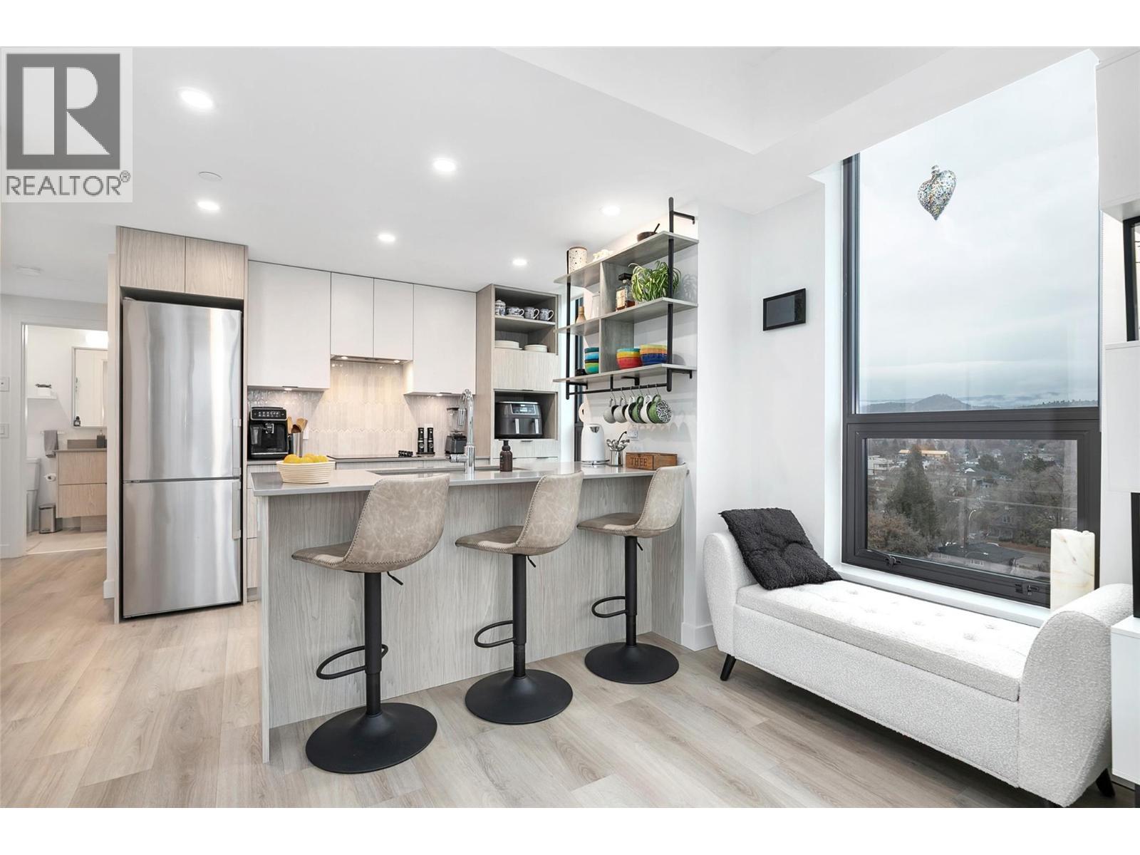 1488 Bertram Street Unit# 905, Kelowna, BC - Indoor Photo Showing Kitchen With Stainless Steel Kitchen With Upgraded Kitchen
