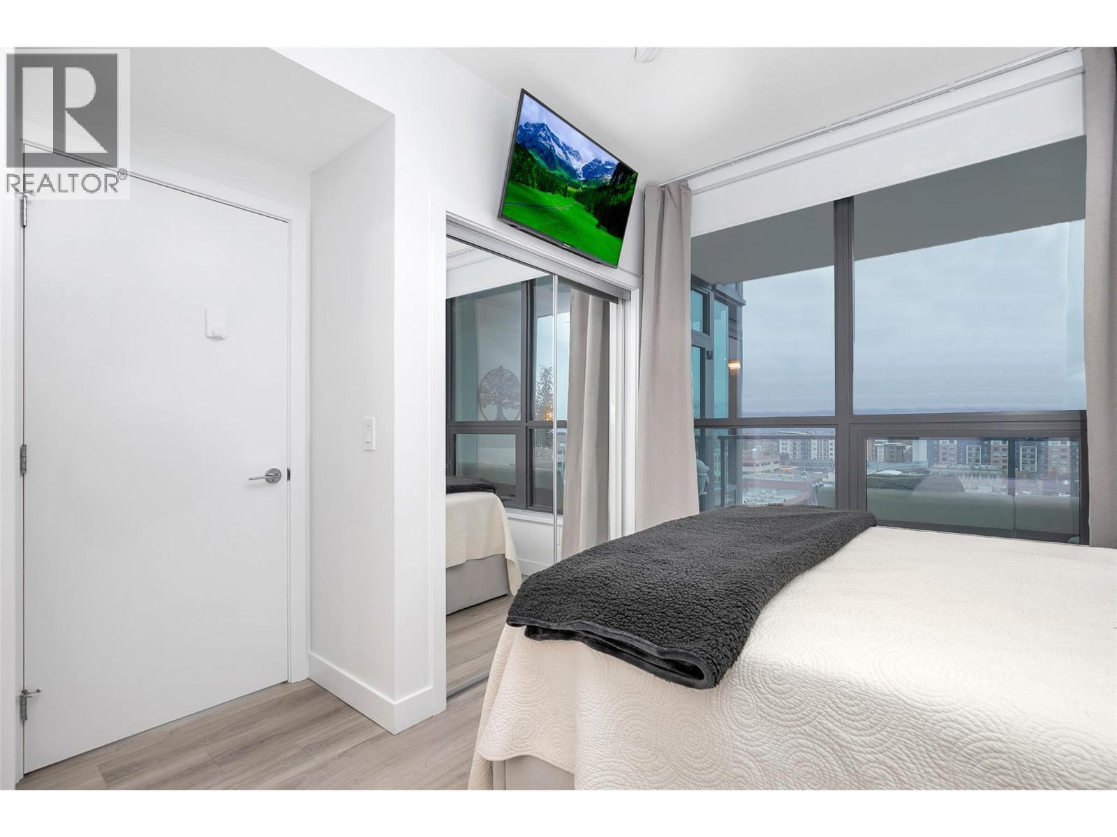 1488 Bertram Street Unit# 905, Kelowna, BC - Indoor Photo Showing Bedroom