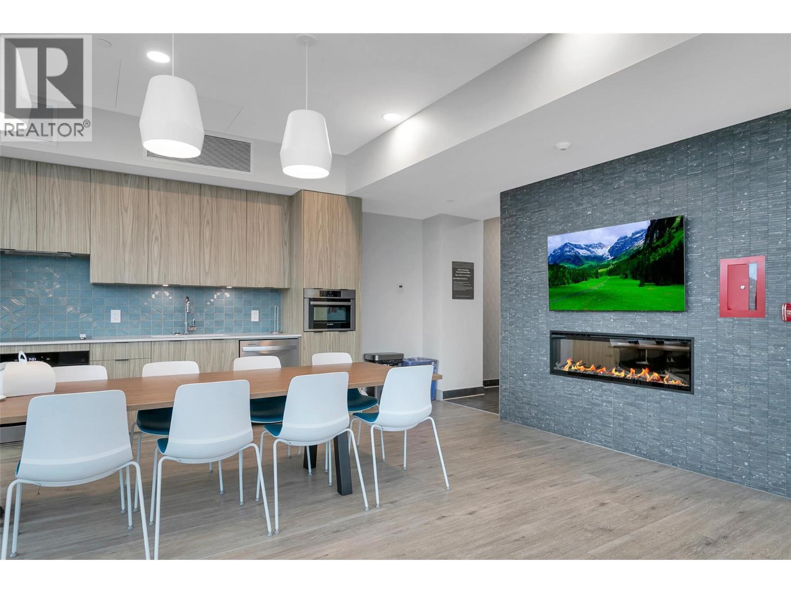1488 Bertram Street Unit# 905, Kelowna, BC - Indoor Photo Showing Dining Room With Fireplace