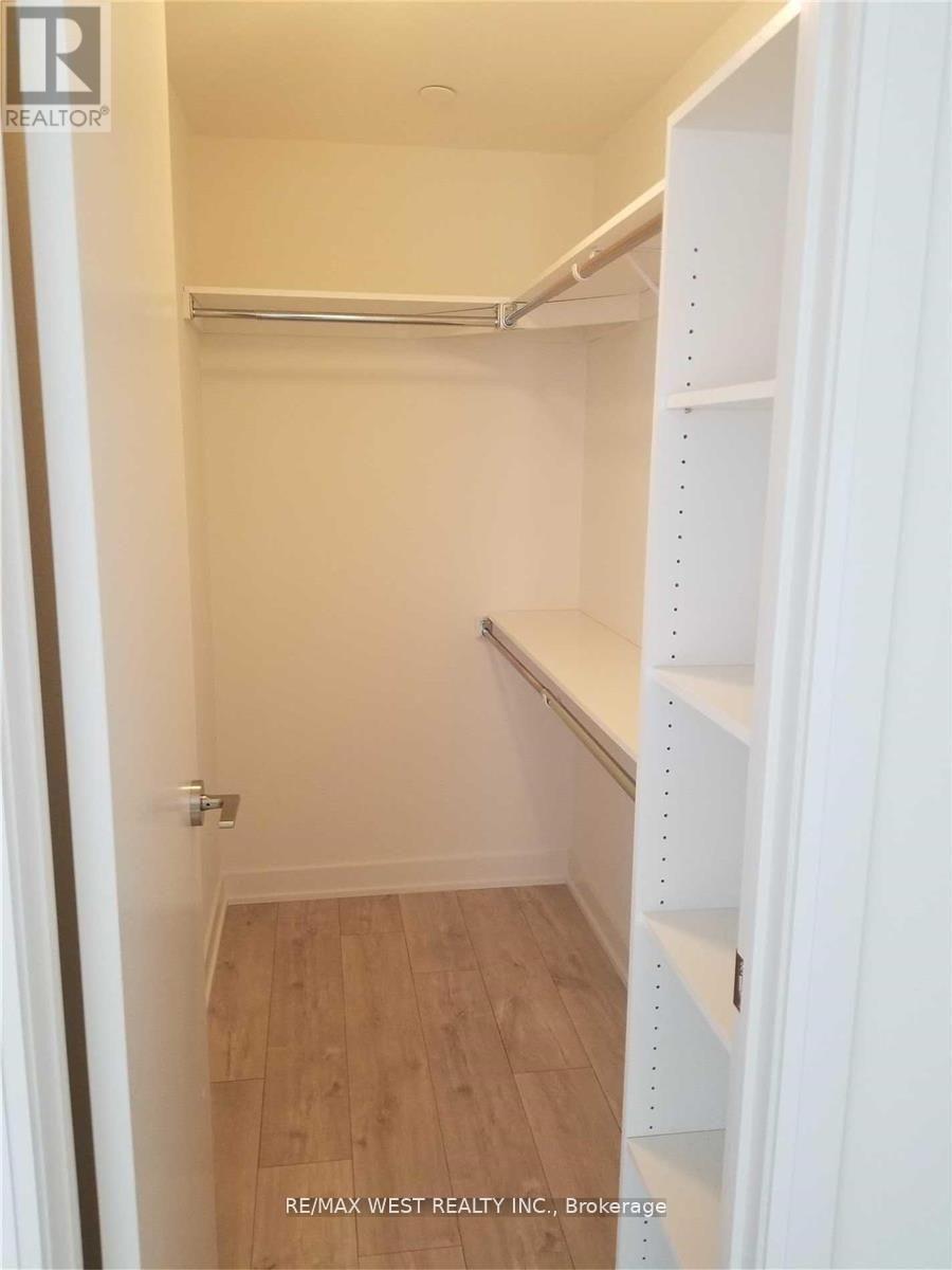 523 - 576 Front Street, Toronto, ON - Indoor With Storage