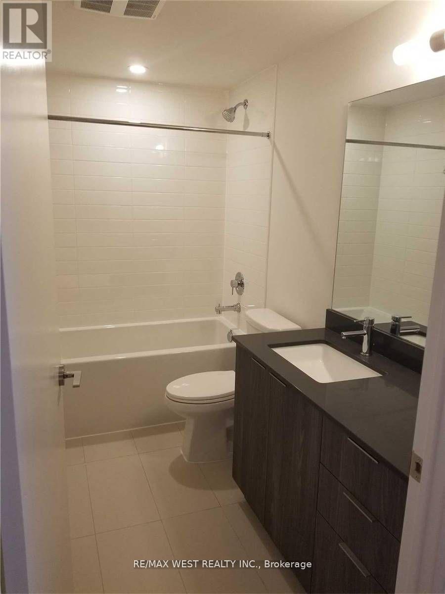 523 - 576 Front Street, Toronto, ON - Indoor Photo Showing Bathroom