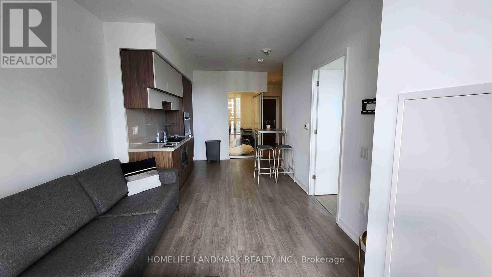 2410 - 39 Roehampton Avenue W, Toronto, ON - Indoor Photo Showing Living Room