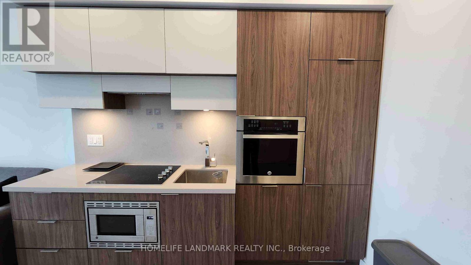 2410 - 39 Roehampton Avenue W, Toronto, ON - Indoor Photo Showing Kitchen