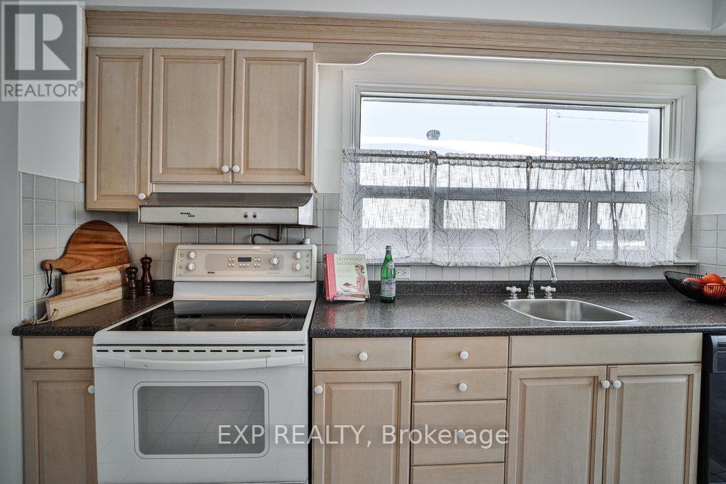 56 Gage Avenue, Toronto, ON - Indoor Photo Showing Kitchen