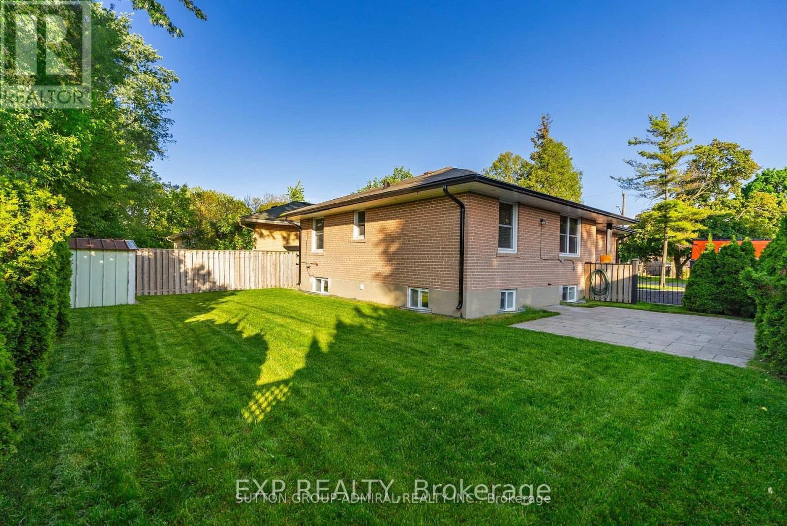 447 Taylor Mills Drive, Richmond Hill, ON - Outdoor