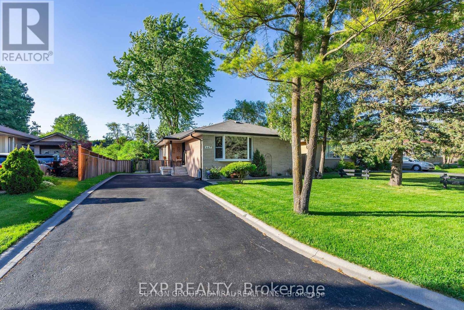 447 Taylor Mills Drive, Richmond Hill, ON - Outdoor