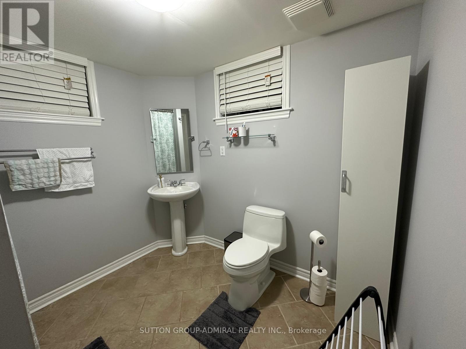 447 Taylor Mills Drive, Richmond Hill, ON - Indoor Photo Showing Bathroom