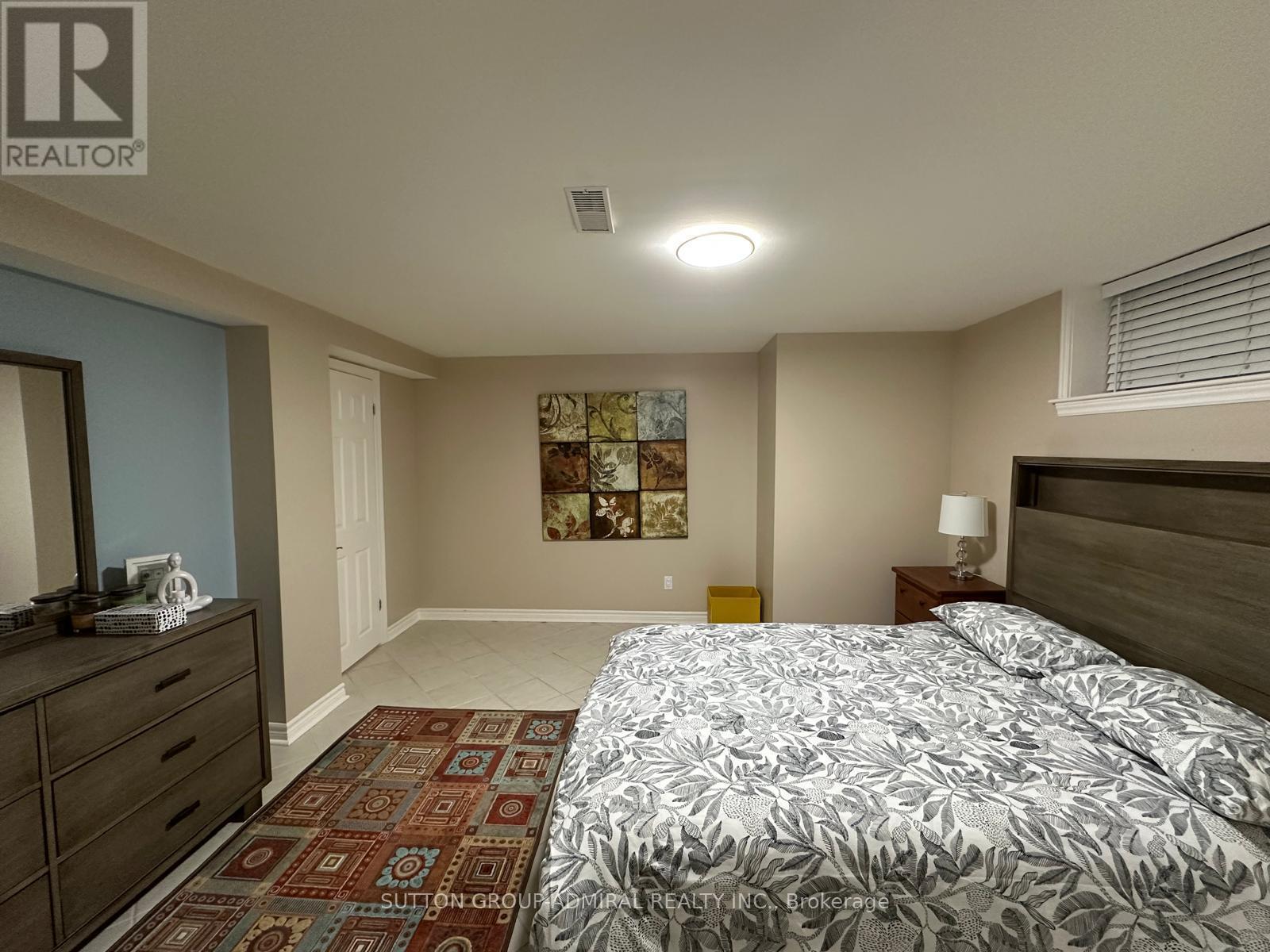 447 Taylor Mills Drive, Richmond Hill, ON - Indoor Photo Showing Bedroom