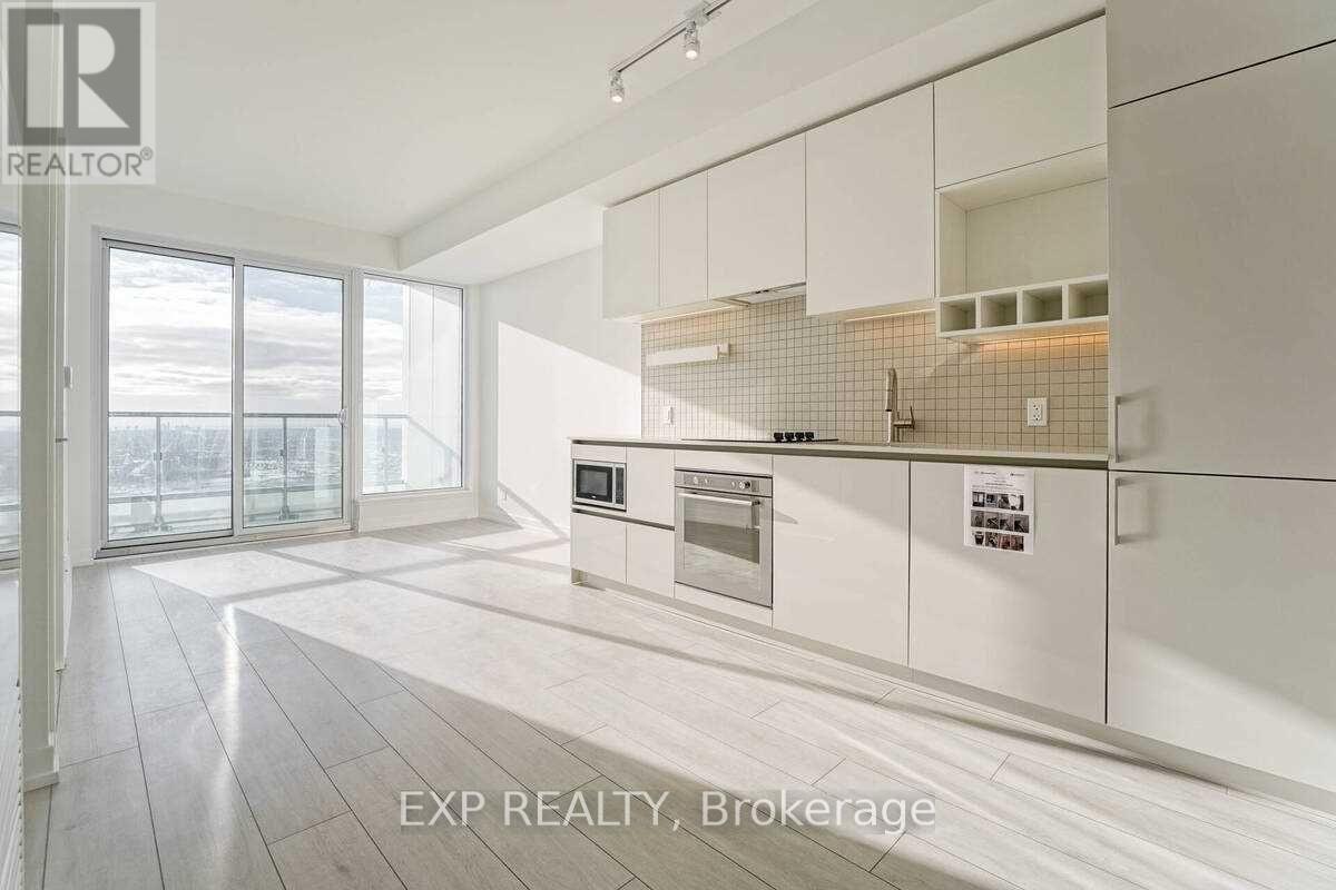 5807 - 5 Buttermill Ave Avenue, Vaughan, ON - Indoor Photo Showing Kitchen
